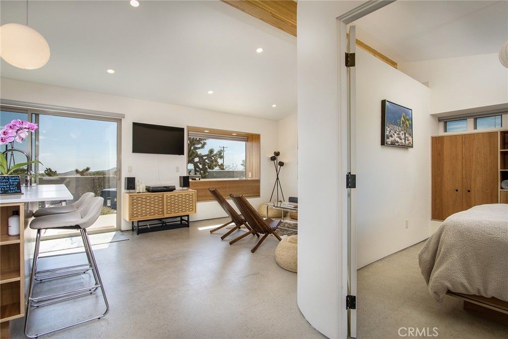 listing image 130728041093161347836
