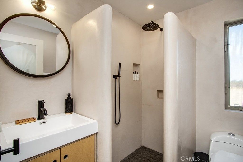 listing image 130726444422202190936