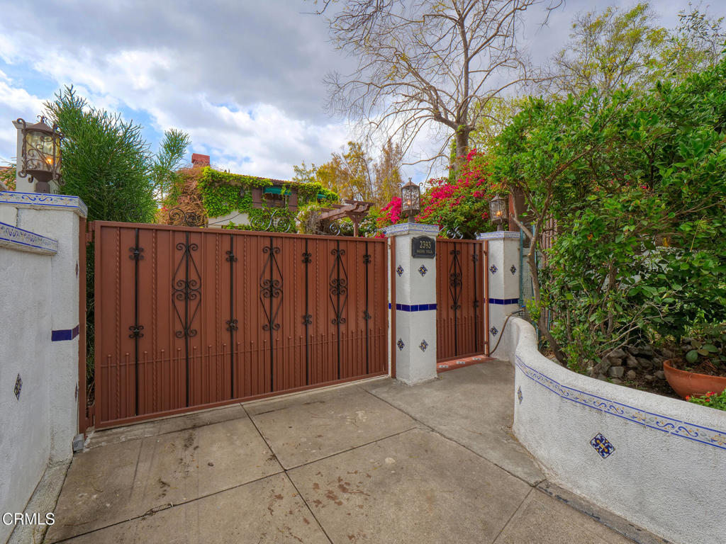 Properties 2 2393 Allen Avenue