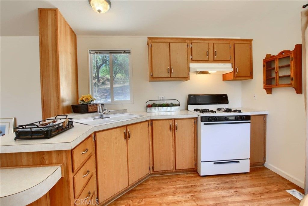 listing image 130727313952962560423