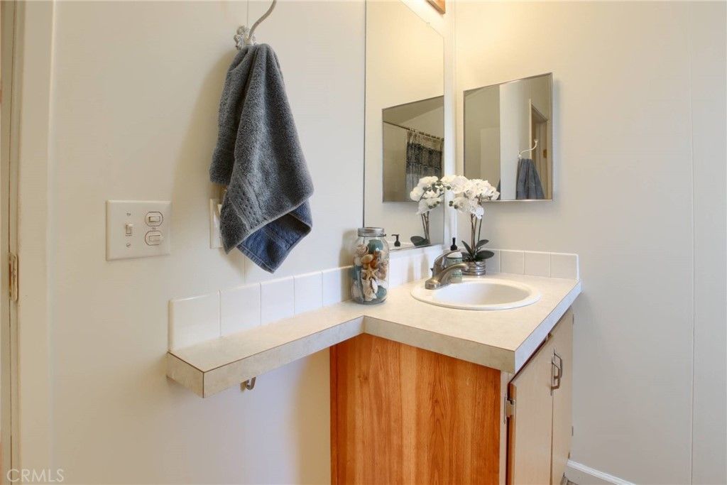 listing image 130722706129006058623