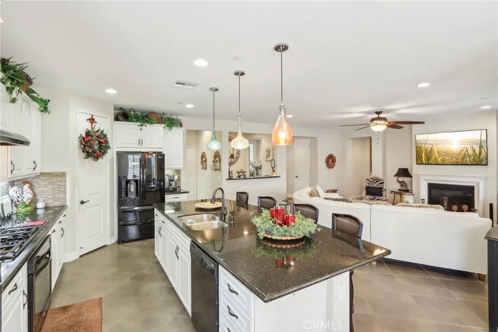 Hemet, California 92545, United States, 3 Bedrooms Bedrooms, ,2 BathroomsBathrooms,Residential,Pending,101172