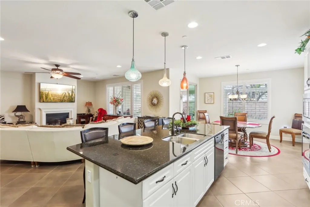 Hemet, California 92545, United States, 3 Bedrooms Bedrooms, ,2 BathroomsBathrooms,Residential,Pending,101172