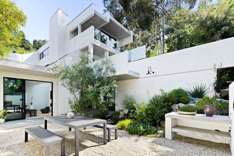 A home in Studio City