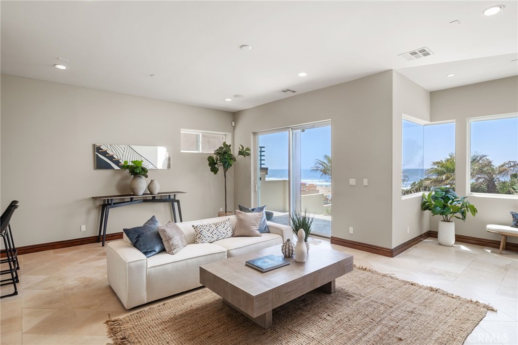 4308 The Strand