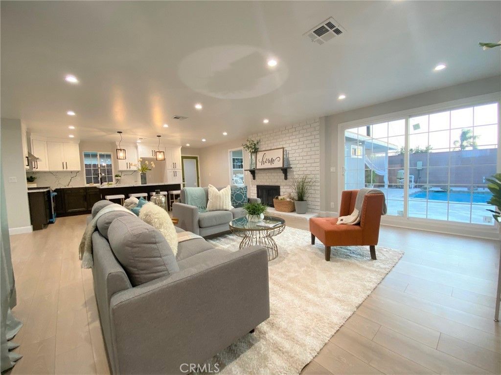 listing image 130722235617223365533