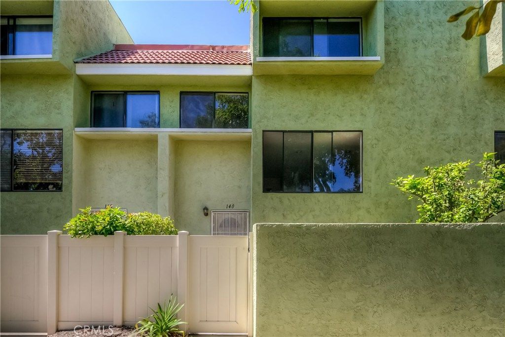 listing image 130720904284076453358