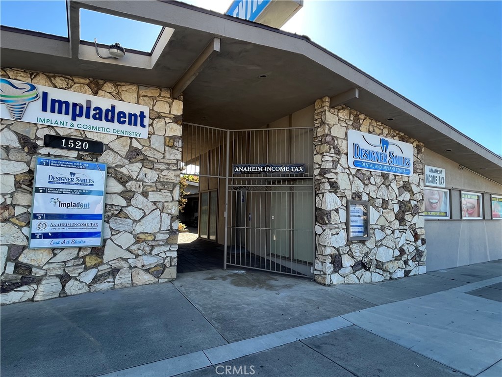 Space is well built out for a medical, pediatric dental, or orthodontics facility. There are private rooms, a reception area, and a front desk area. The available front unit is about 1800 sq ft, with a nice layout for someone to come right in and operate their practice.