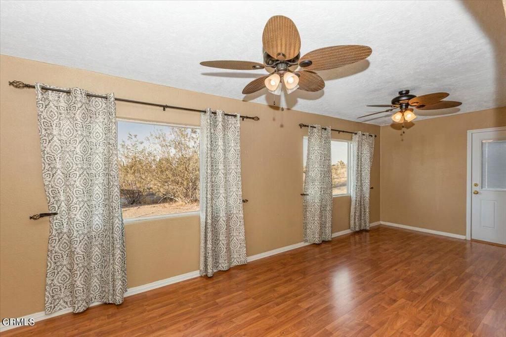 listing image 130729787674556553950