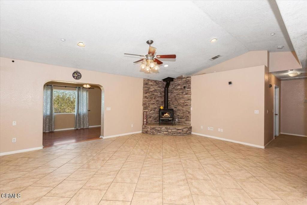 listing image 130728373065465069714