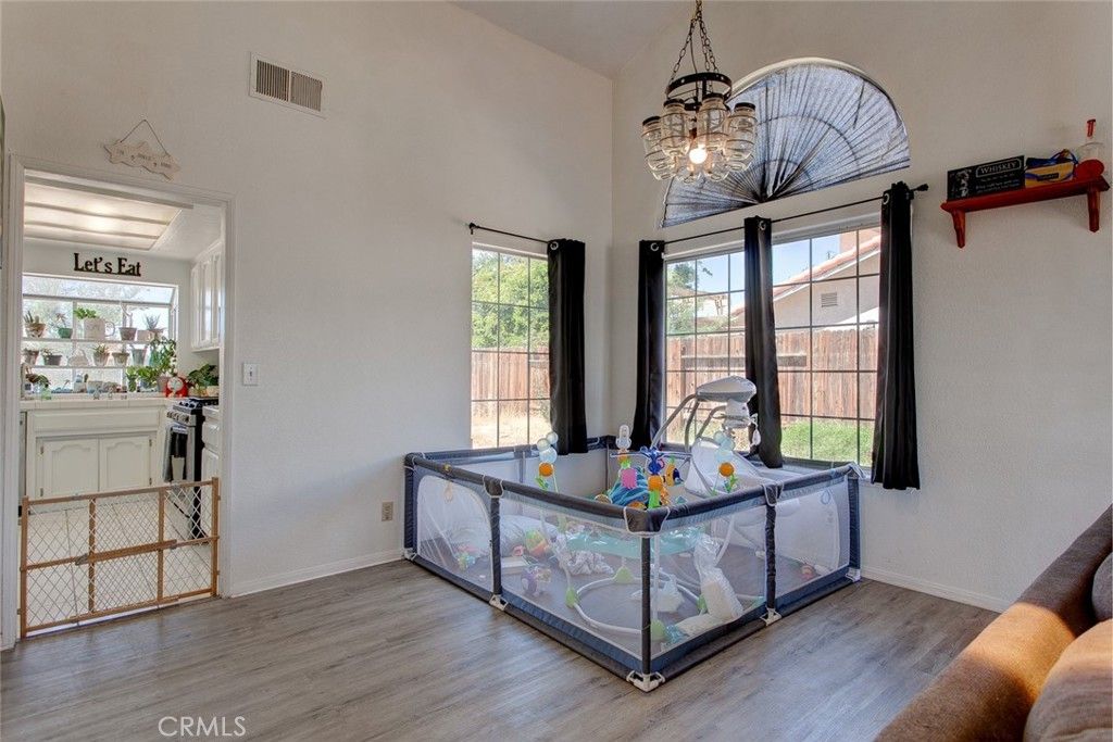 listing image 130720660806588231258
