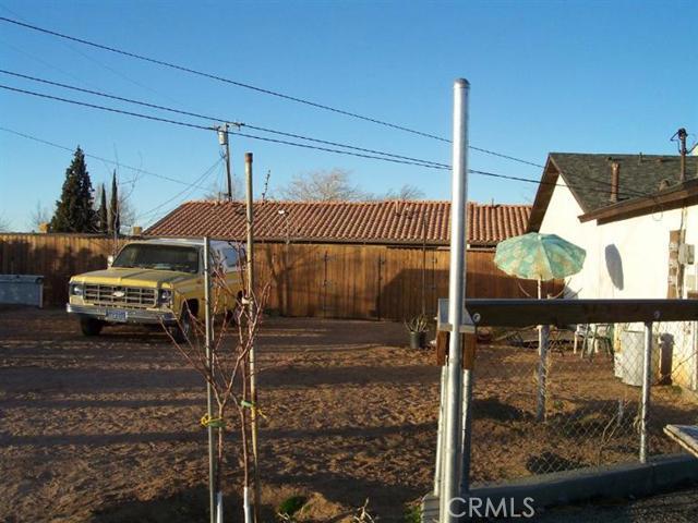 2 BED 2BATH 2 CAR GARAGE TRI PLEX ,SMALL PATIO IN BACK LAUNDRY HOOK UPS IN GARAGE TRASH AND WATER PAID Association Amenities: None Special Features: Cable TV