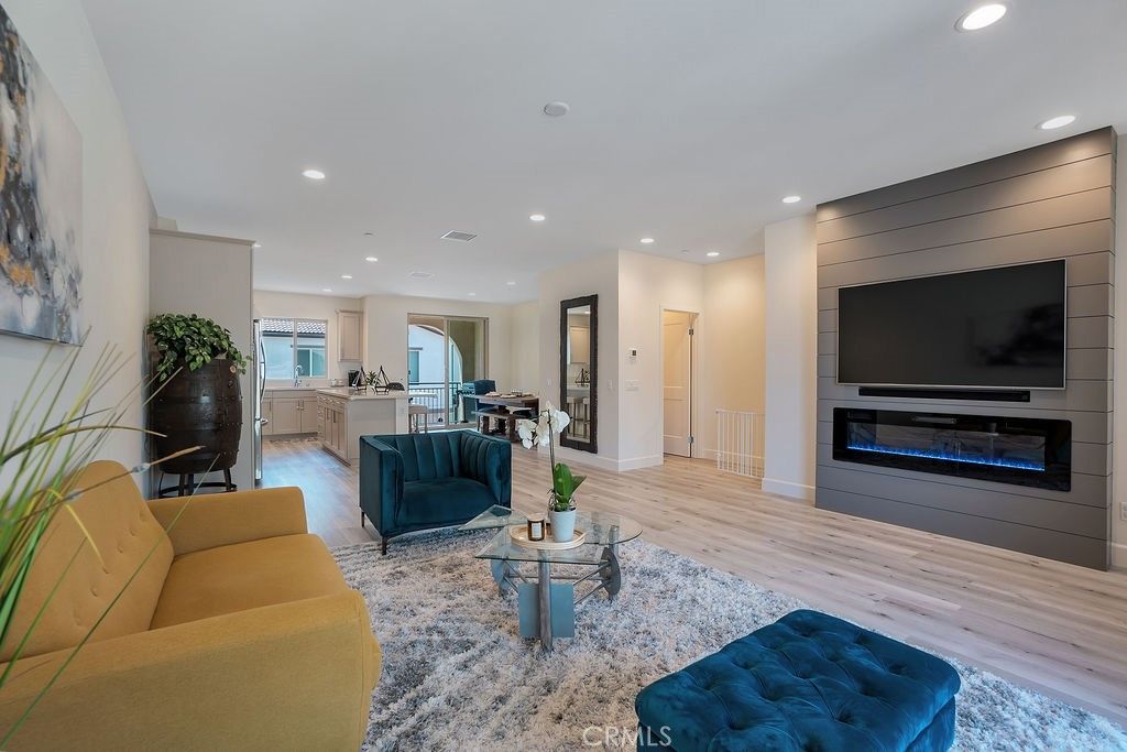 listing image 130723396038838175290