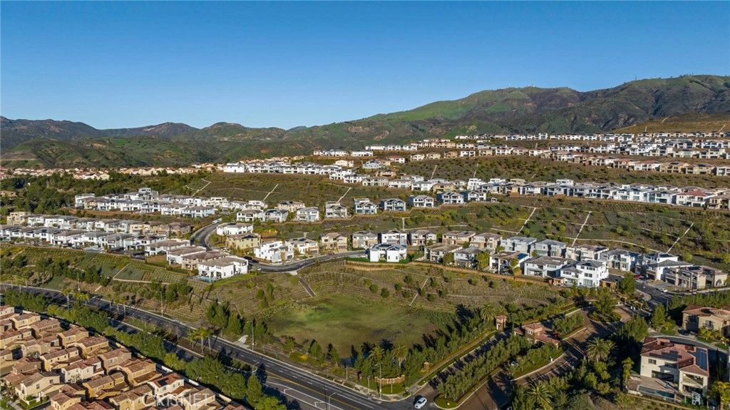 listing image 13079808541367625021