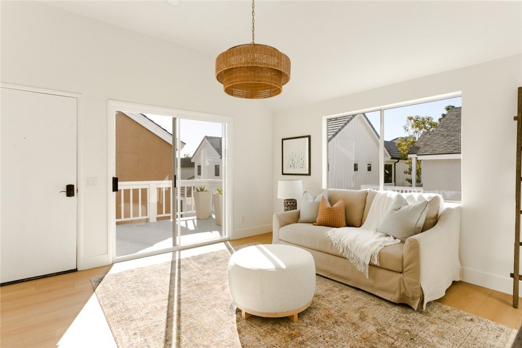 Corona del Mar South of PCH (CDMS) - Residential