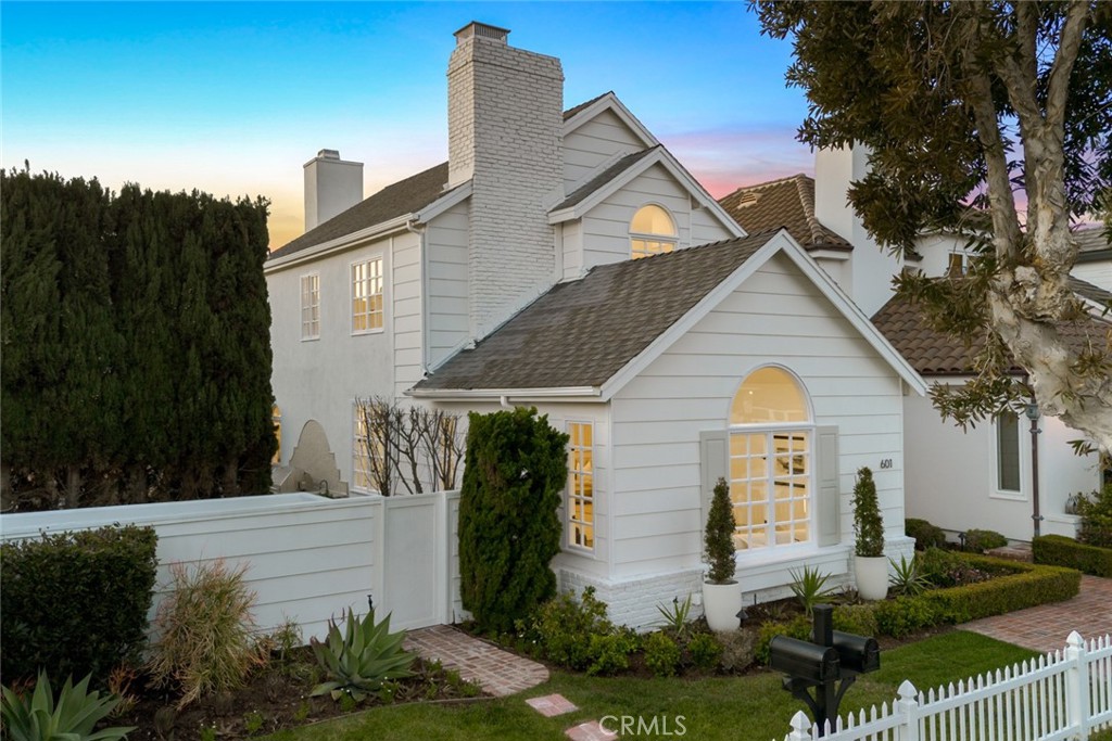 Corona del Mar South of PCH (CDMS) - Residential