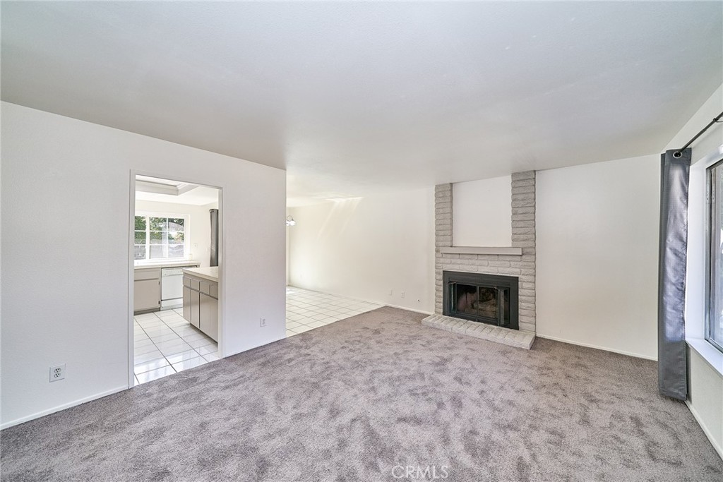 Photo 3 of 24 of 845 W Ashland Street house