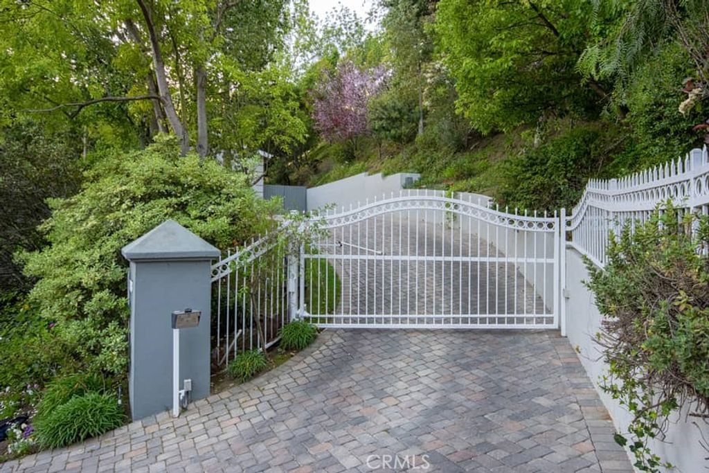 listing image 130724279096114677543
