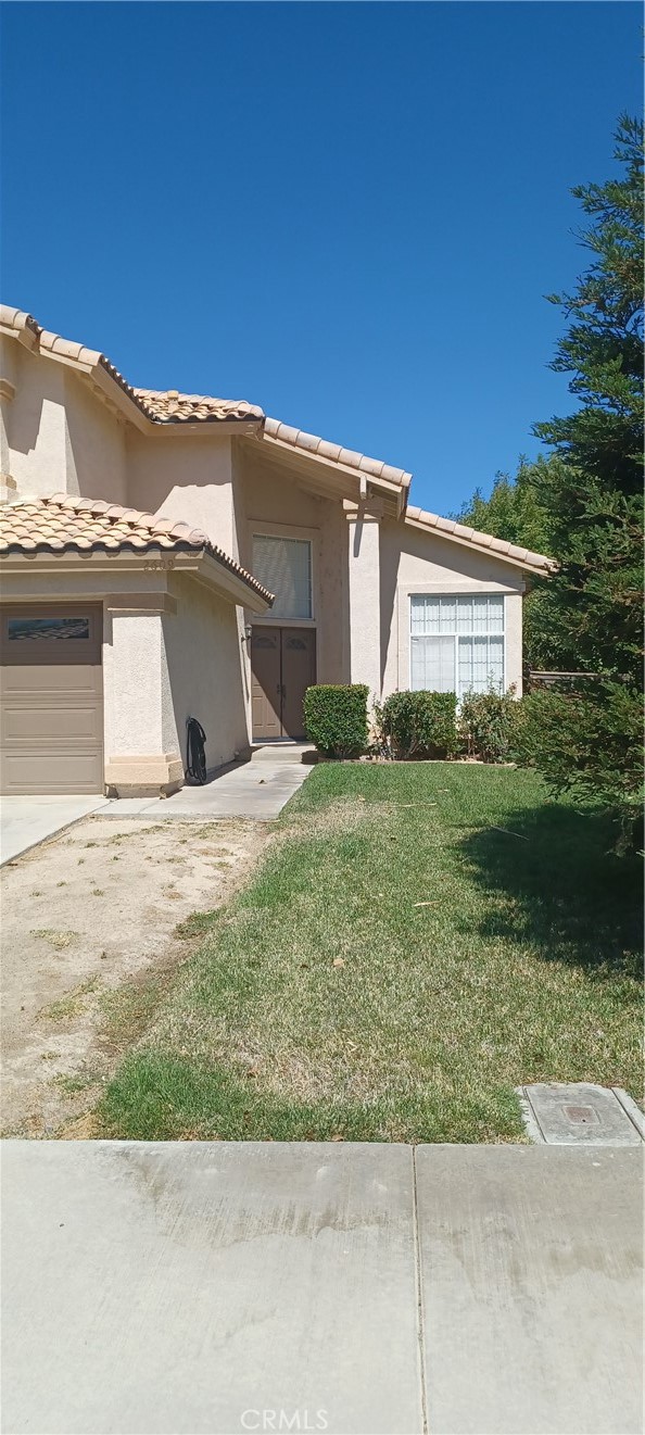 Main image without alt text