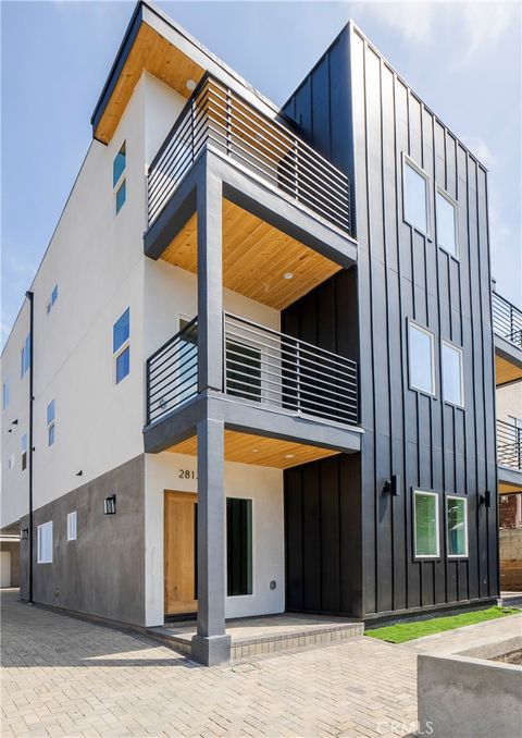 Photo of 2813 E 6th Street, Los Angeles, CA 90023 (MLS # DW25038294)