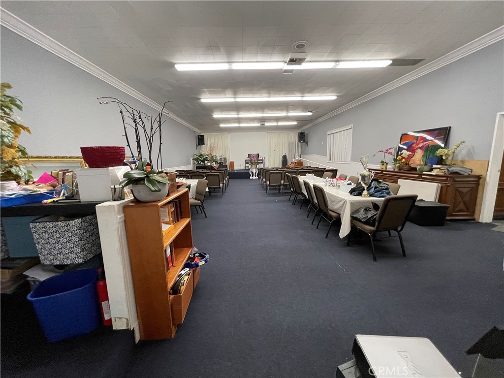 Properties 4 18515 Sherman Way