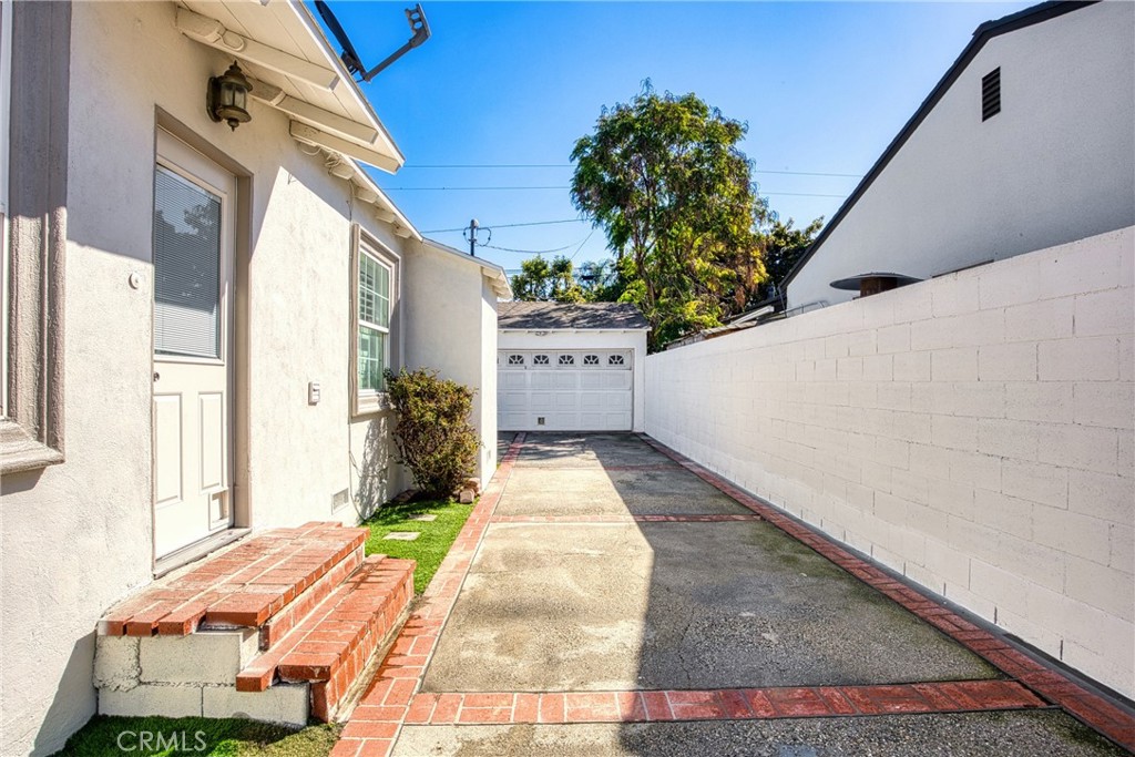 2300 Golden Avenue