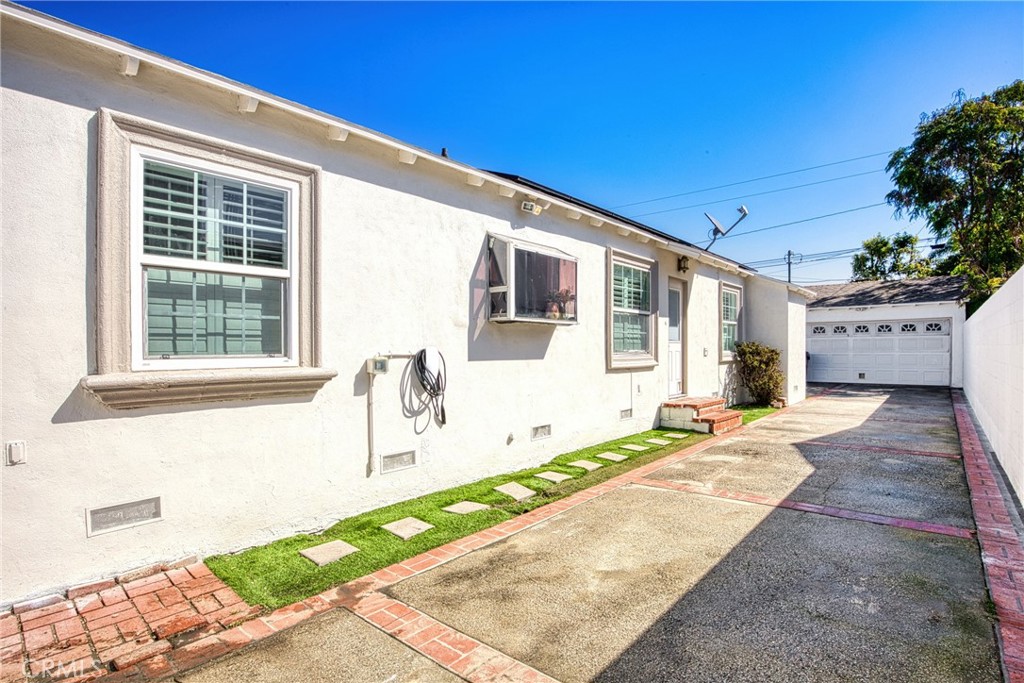 2300 Golden Avenue