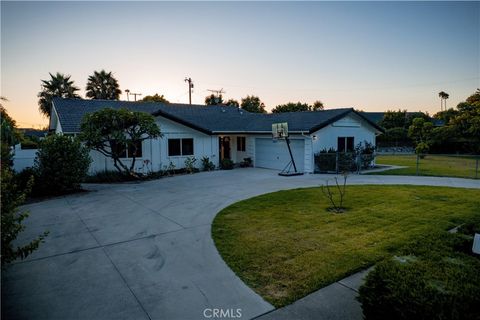 A home in North Tustin