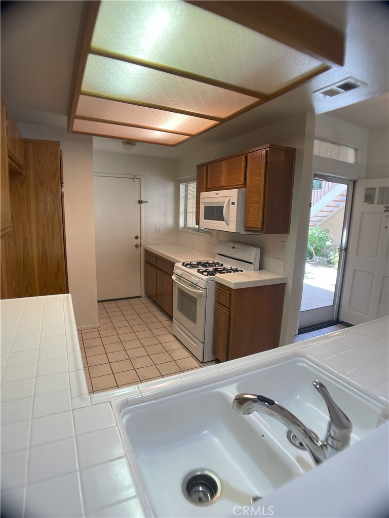 Photo 13 of 27 of 25849 Mcbean 28 condo