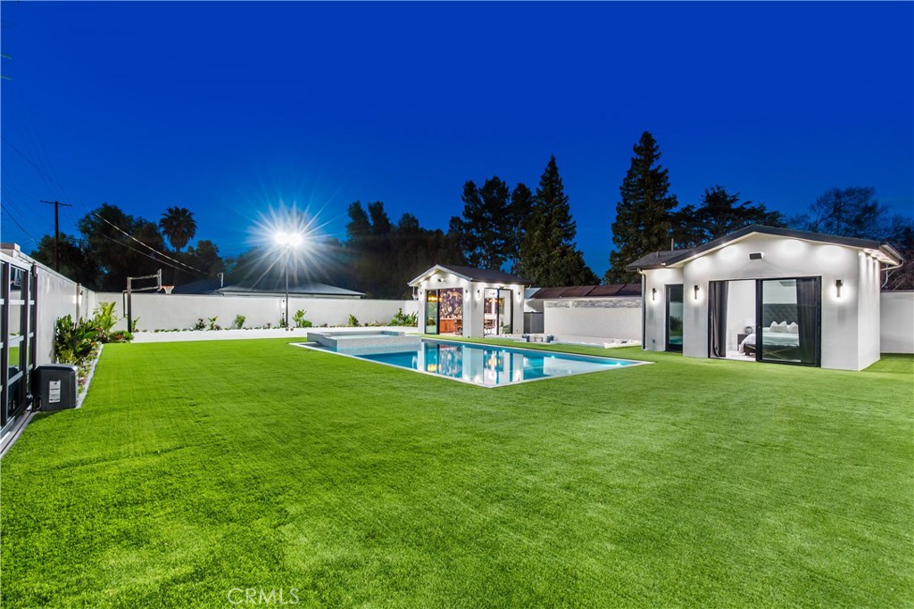 Properties 2 22747 Califa