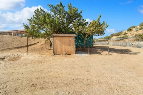 A home in Agua Dulce