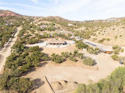 A home in Agua Dulce