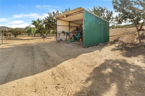 A home in Agua Dulce