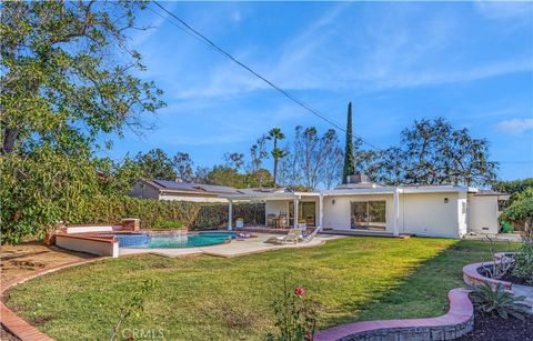 A home in North Tustin