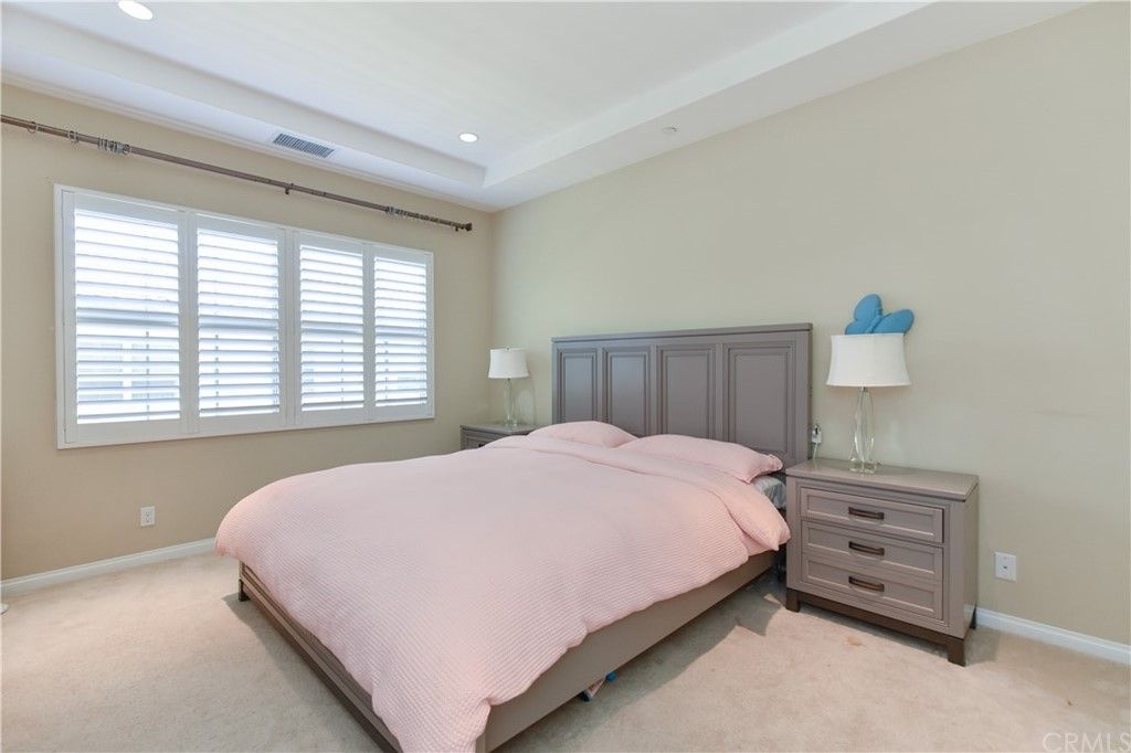 listing image 130722318639632237764