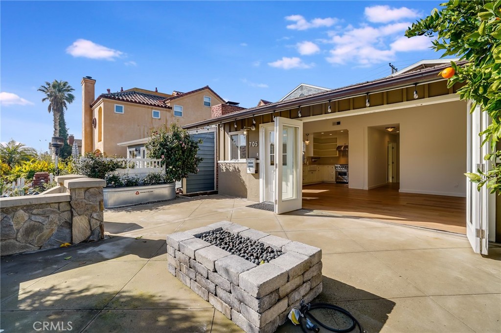 705 Iris Avenue