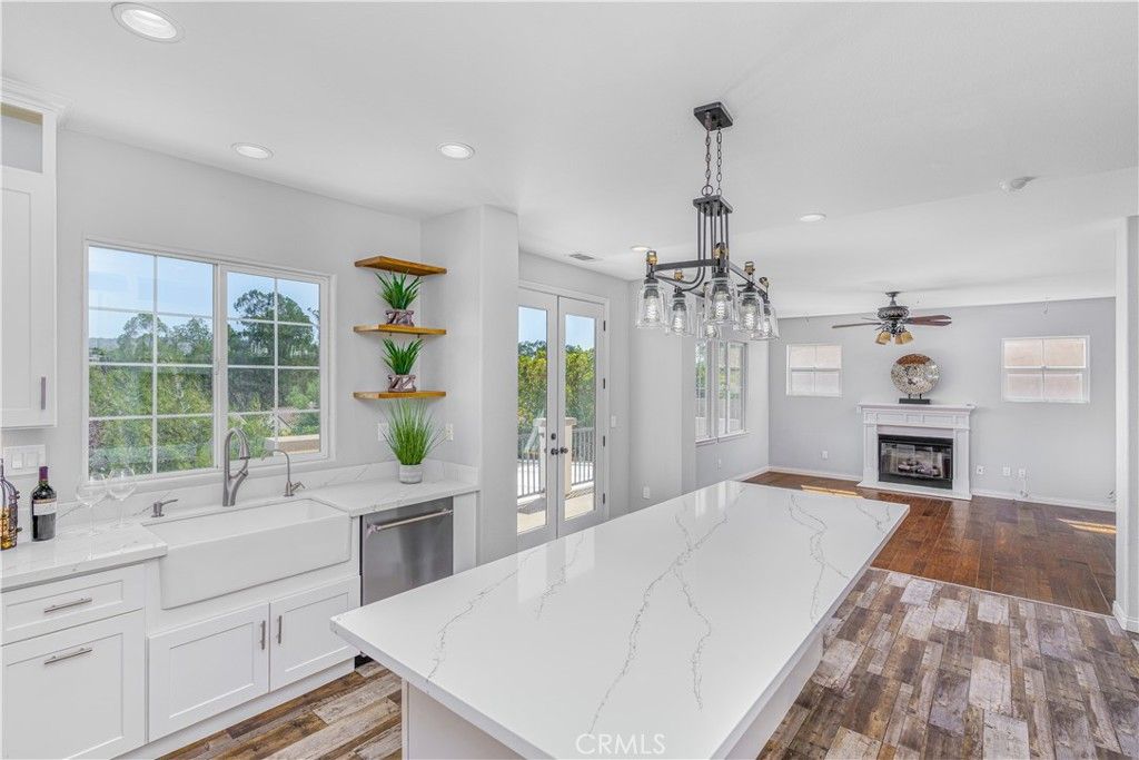 listing image 130724162103570402344