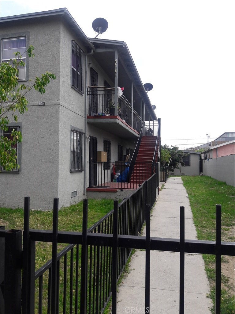 352 E 52nd Street E
