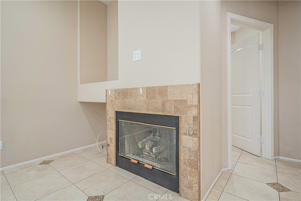 Summit Renaissance (SMRN) - Residential Lease