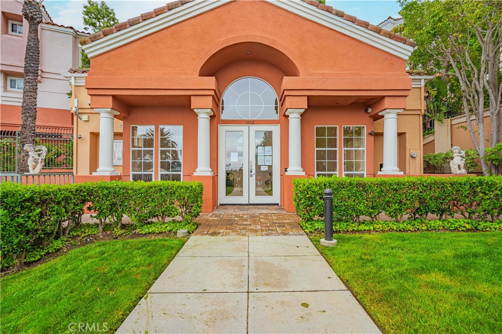 Summit Renaissance (SMRN) - Residential Lease