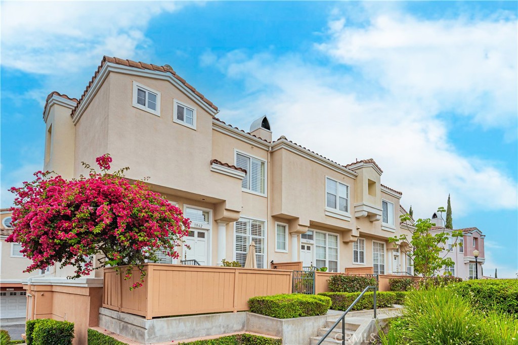 Summit Renaissance (SMRN) - Residential Lease