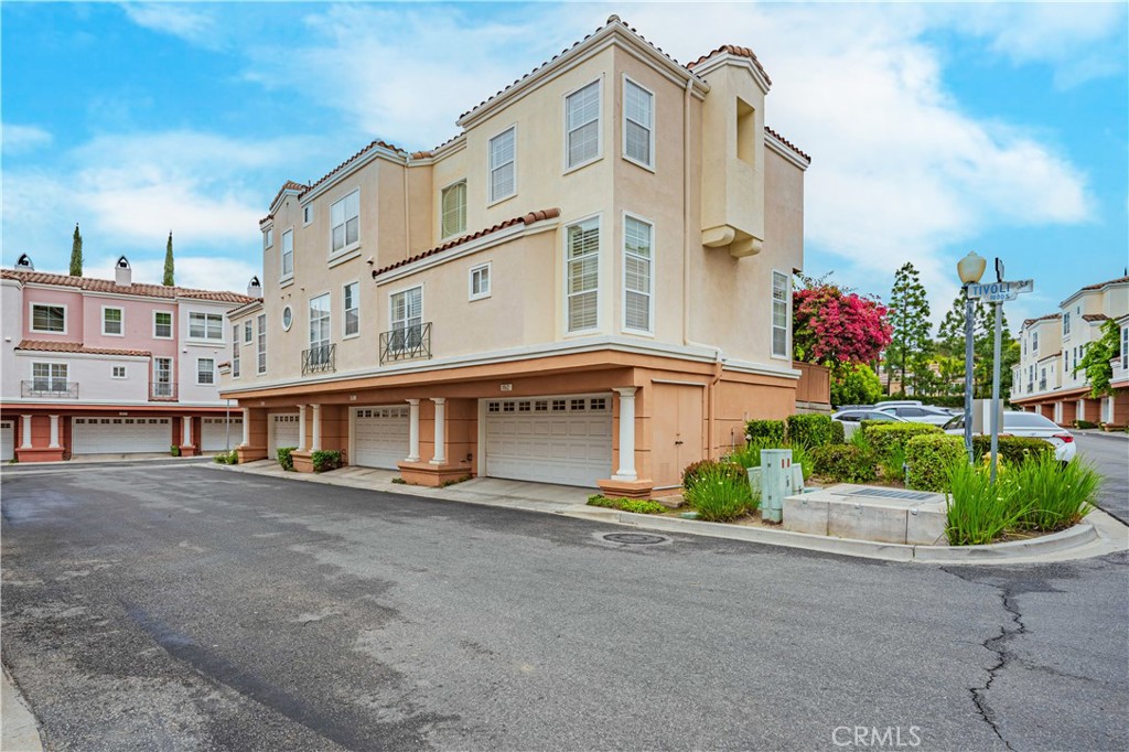 Summit Renaissance (SMRN) - Residential Lease