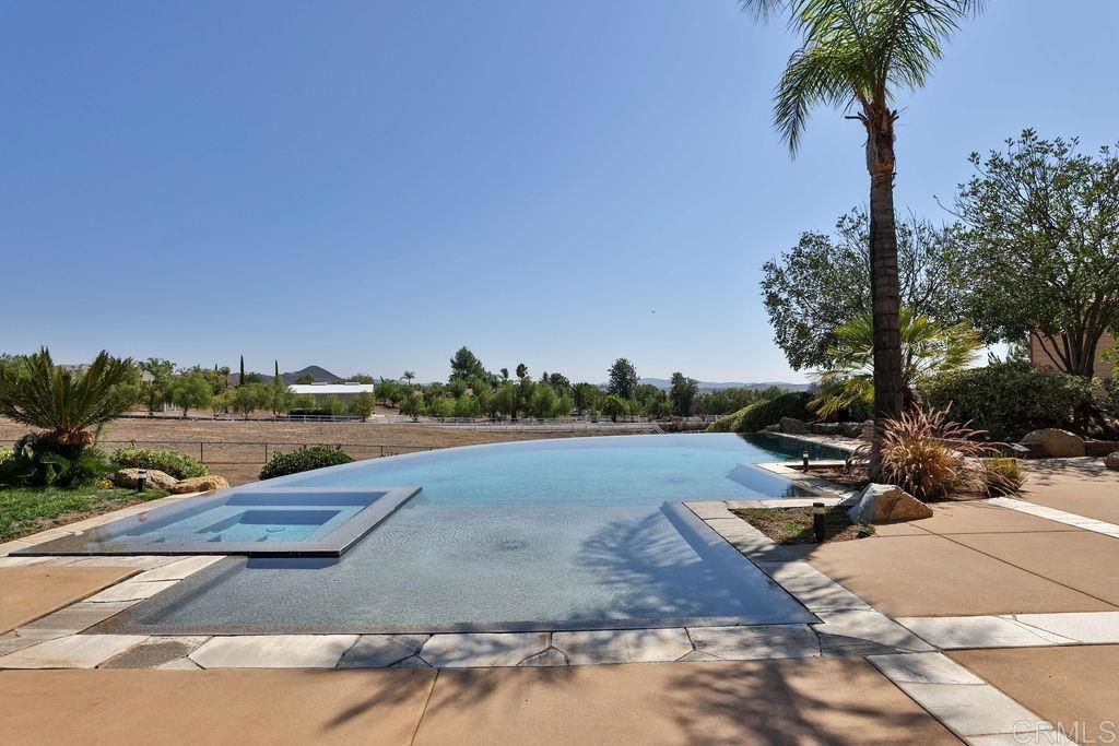 listing image 130721554870743240008