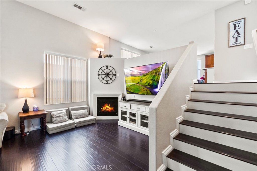 listing image 130729159096033684876