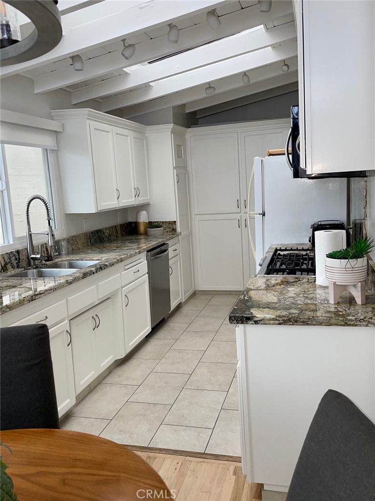 Corona del Mar South of PCH (CDMS) - Residential