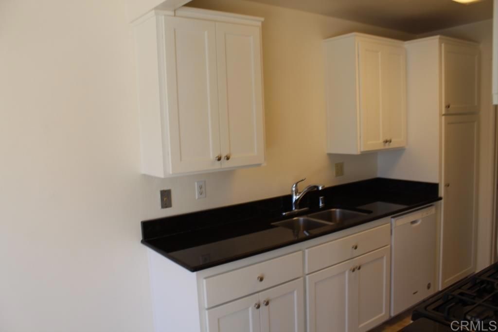 listing image 130729553756444311520