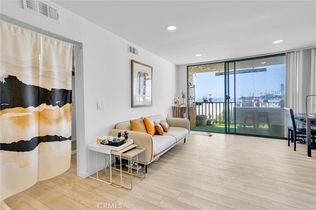 1140 E Ocean Boulevard 136