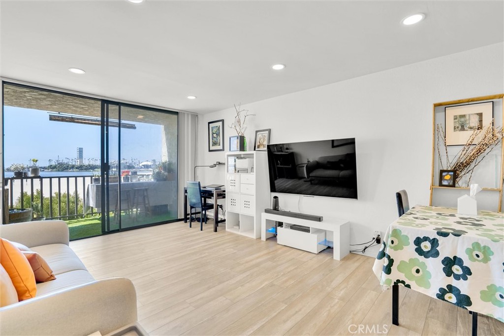 1140 E Ocean Boulevard 136