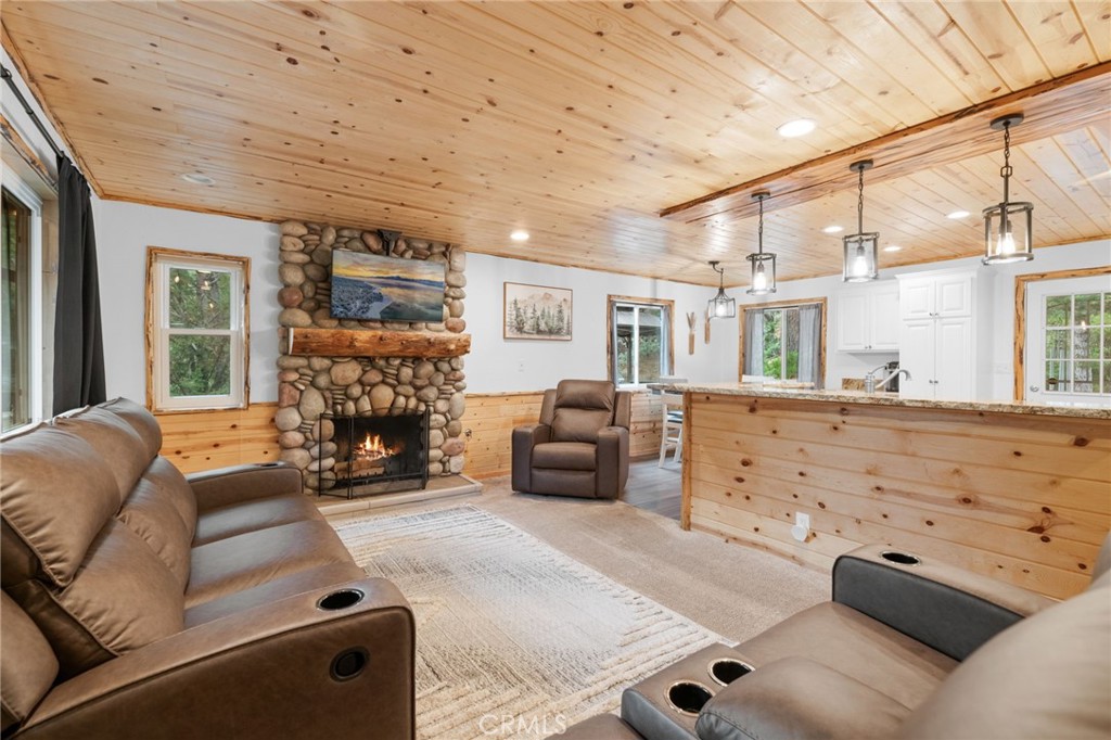 Photo 5 of 22 of 1085 Canyon Road house