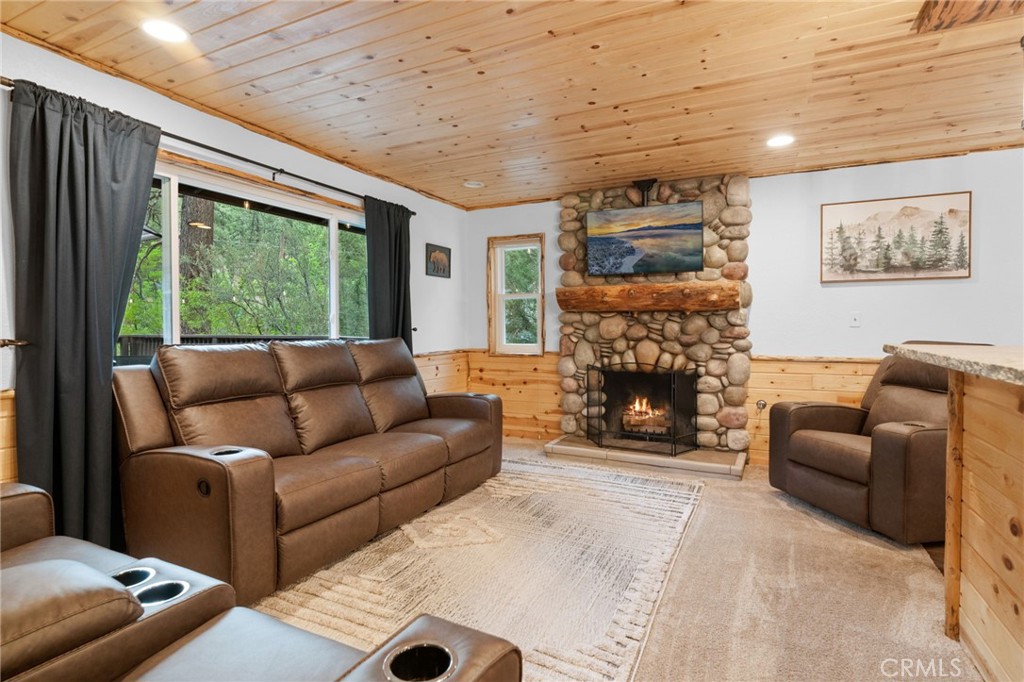 Photo 6 of 22 of 1085 Canyon Road house